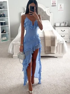Robe longue à volants asymétrique pour invitée de mariage - Robe de cocktail sexy bleu ciel clair à col en V et superpositions - Été 2026