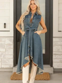 Robe midi asymétrique en jean pour femme - Délavage moyen - Sans manches - Ceinture à nouer - Poches - Tenue d'été pour festivals 2026