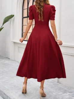 Robe midi bordeaux à manches bouffantes et col en V pour femme élégante et chic