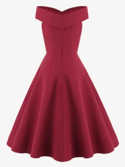 Robe midi bordeaux à épaules dénudées et coupe trapèze pour femme élégante et habillée.