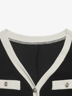 Robe midi en maille noire contrastée avec bordure blanche col en V poches ceinture à nouer à la taille manches longues coupe trapèze