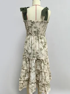 Robe midi fleurie à smocks pour femme - Robe d'été vert sauge bohème à épaules dénudées et volants étagés - Idéale pour les vacances d'été à la plage 2026