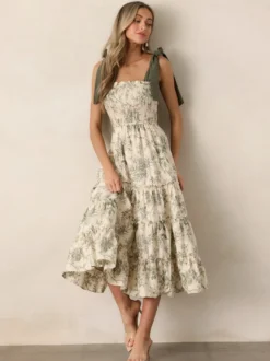 Robe midi fleurie à smocks pour femme - Robe d'été vert sauge bohème à épaules dénudées et volants étagés - Idéale pour les vacances d'été à la plage 2026