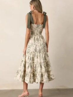 Robe midi fleurie à smocks pour femme - Robe d'été vert sauge bohème à épaules dénudées et volants étagés - Idéale pour les vacances d'été à la plage 2026