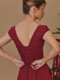 Robe midi élégante à col carré et coupe trapèze pour femme - Robe d'été vintage sans manches cintrée et évasée - Idéale pour les invités aux mariages d'été et les cocktails (collection 2026)