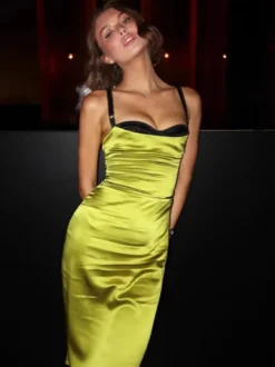 Robe midi moulante en satin à fines bretelles froncées et buste contrasté Daily Dresses