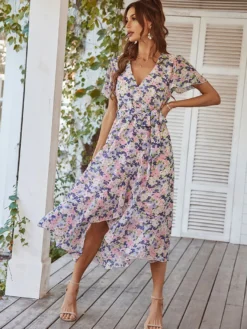 Robe midi portefeuille à imprimé floral pour femme - Robe courte à volants et coupe asymétrique - Tenue d'invitée pour un mariage d'été au jardin (collection 2026)