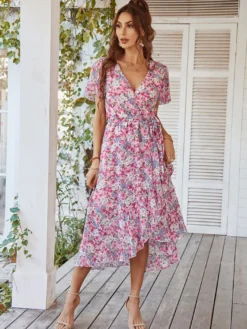 Robe midi portefeuille à imprimé floral pour femme - Robe courte à volants et coupe asymétrique - Tenue d'invitée pour un mariage d'été au jardin (collection 2026)