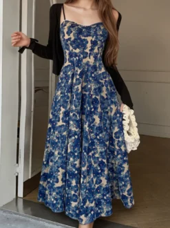 Robe midi évasée à bretelles spaghetti et imprimé floral idéale pour une soirée en amoureux