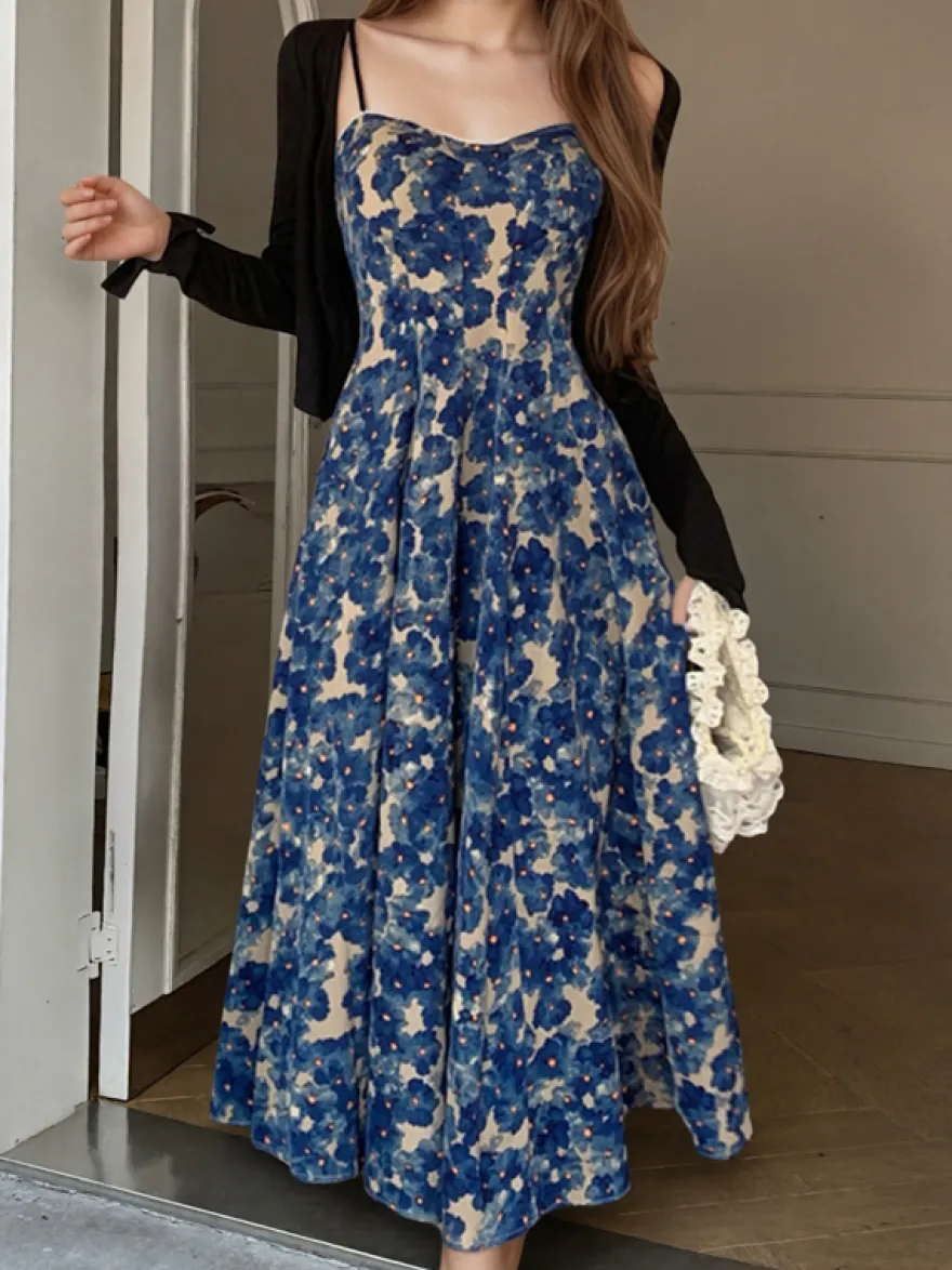 Robe midi évasée à bretelles spaghetti et imprimé floral idéale pour une soirée en amoureux