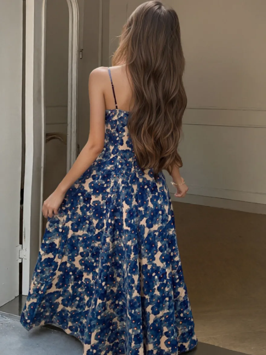 Robe midi évasée à bretelles spaghetti et imprimé floral idéale pour une soirée en amoureux