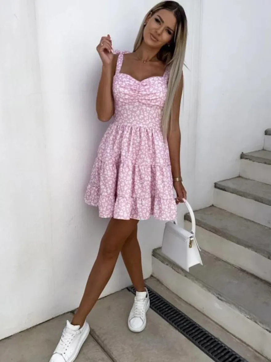 Robe midi verte en daim dos nu plissée sans manches épaules dénudées à bretelles fines.