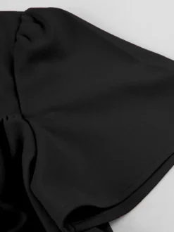Robe midi vintage noire à col carré pour l'été 2026