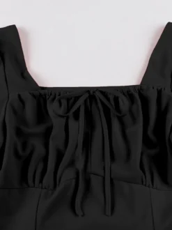 Robe midi vintage noire à col carré pour l'été 2026