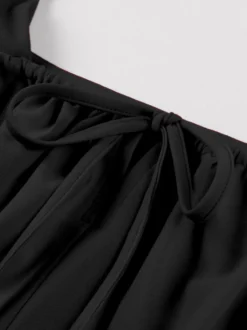 Robe midi vintage noire à col carré pour l'été 2026