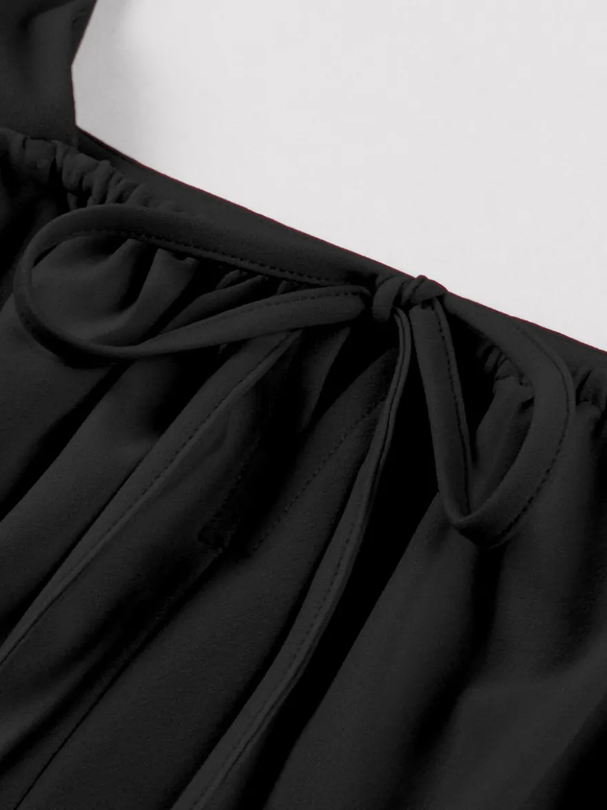 Robe midi vintage noire à col carré pour l'été 2026