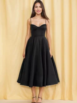 Robe mi-longue rose pâle à bretelles et décolleté en cœur coupe trapèze pour fête d'anniversaire pour femme 2026