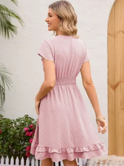 Robe mi-longue rose pâle à col en V et ourlet à volants avec taille froncée 2026