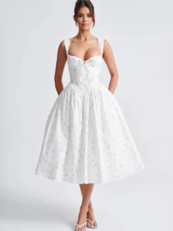 Robe mi-longue trapèze à imprimé floral et décolleté en cœur pour l'été 2026