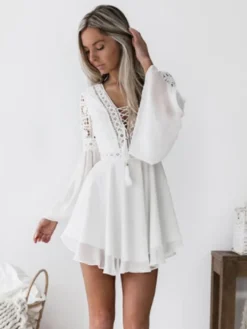Robe mini bohème en dentelle pour femme - Robe patineuse trapèze à col en V et manches cloche - Tenue de soirée semi-formelle printemps 2026
