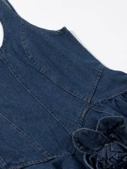 Robe mini en jean bleu marine sans manches avec ourlet à volants pour femme