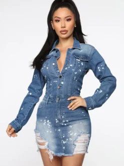 Robe mini en jean délavé pour femme - Robe moulante en jean bleu moyen à ourlet déchiré et imprimé éclaboussures de peinture - Idéale pour une soirée printanière 2026