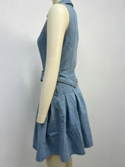 Robe mini en jean sans manches pour femme - Robe patineuse en jean plissée ceinturée et boutonnée style années 2000 - Idéale pour un pique-nique décontracté l'été 2026