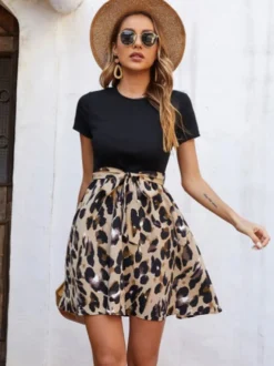 Robe mini imprimée léopard pour femme - Robe patineuse à col rond manches courtes et taille nouée - Collection été 2026