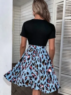 Robe mini imprimée léopard pour femme - Robe patineuse à col rond manches courtes et taille nouée - Collection été 2026