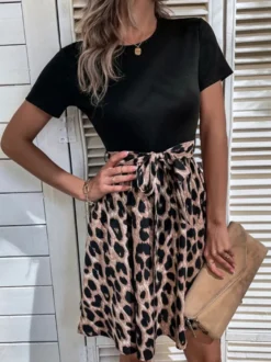 Robe mini imprimée léopard pour femme - Robe patineuse à col rond manches courtes et taille nouée - Collection été 2026