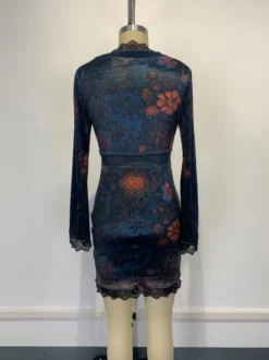 Robe mini moulante à manches longues col en V imprimé floral et bordure en dentelle en velours collection femme 2026