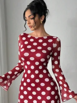 Robe mini moulante à pois manches longues et dos nu collection 2026