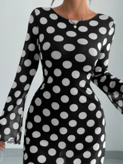 Robe mini moulante à pois manches longues et dos nu collection 2026