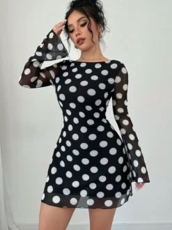 Robe mini moulante à pois manches longues et dos nu collection 2026