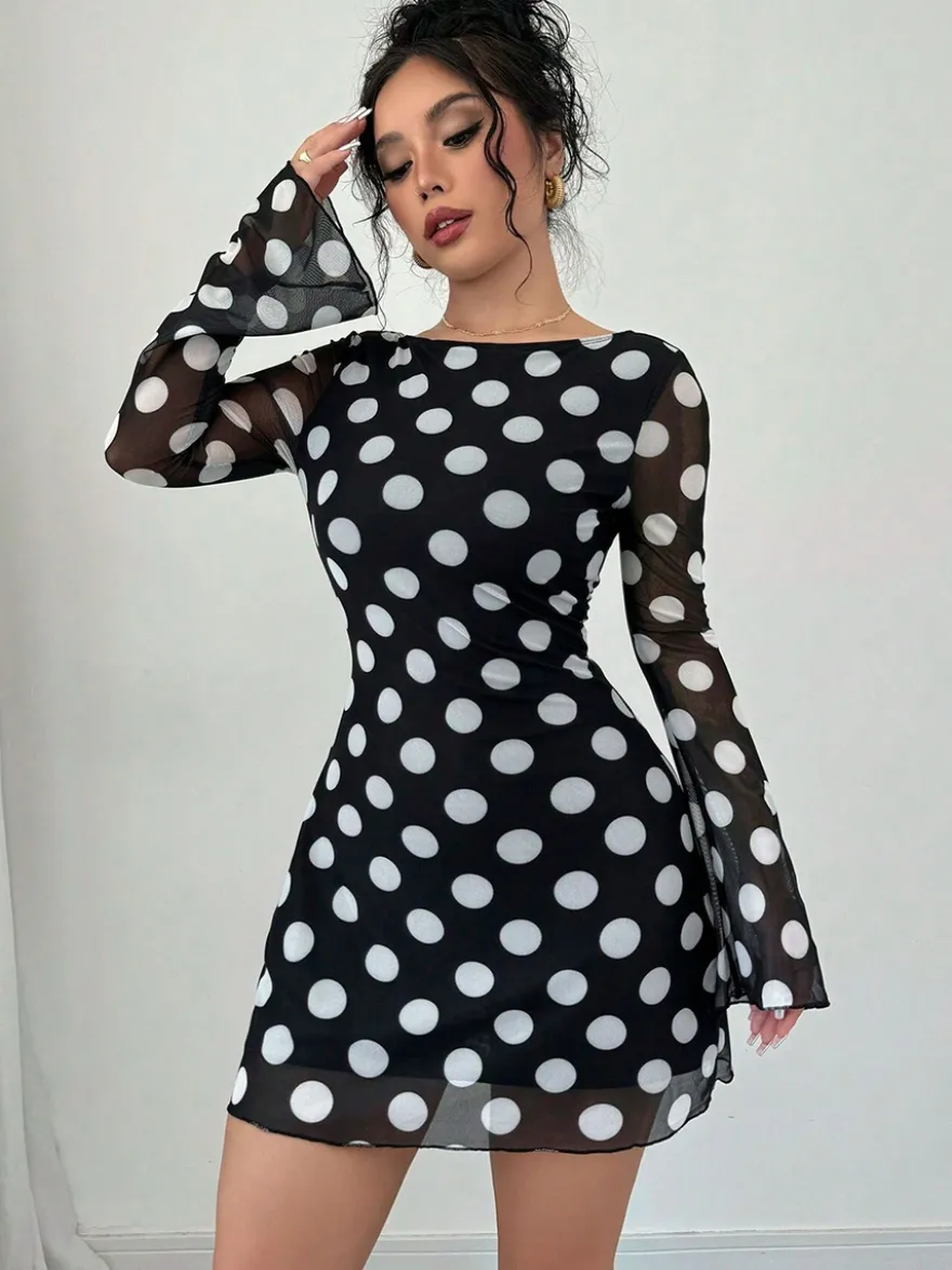 Robe mini moulante à pois manches longues et dos nu collection 2026