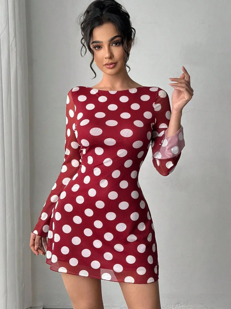 Robe mini moulante à pois manches longues et dos nu collection 2026