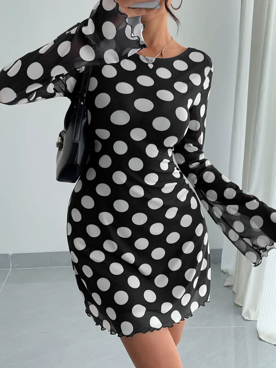 Robe mini moulante à pois manches longues et dos nu collection 2026