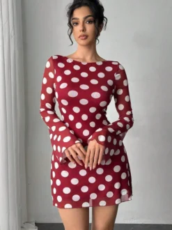 Robe mini moulante à pois manches longues et dos nu collection 2026