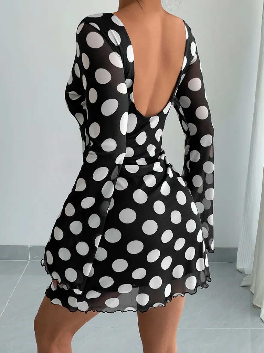 Robe mini moulante à pois manches longues et dos nu collection 2026