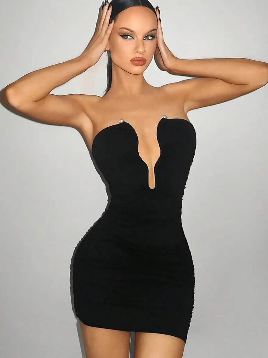 Robe mini moulante sexy à décolleté plongeant en V sans bretelles et froncée collection femme 2026