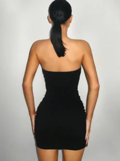 Robe mini moulante sexy à décolleté plongeant en V sans bretelles et froncée collection femme 2026