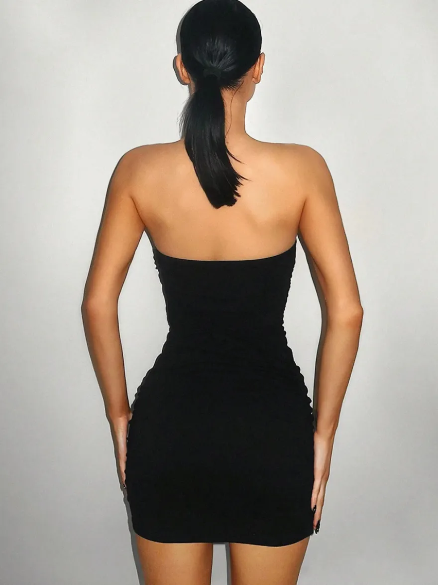 Robe mini moulante sexy à décolleté plongeant en V sans bretelles et froncée collection femme 2026