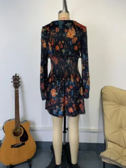 Robe mini vintage à imprimé floral taille smockée col en V et manches longues pour femme 2026