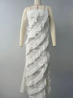 Robe moulante maxi orange sexy à bretelles spaghetti dos croisé volants et fente haute idéale pour une soirée en amoureux