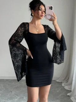 Robe moulante mini à col carré manches longues évasées en dentelle collection femme 2026