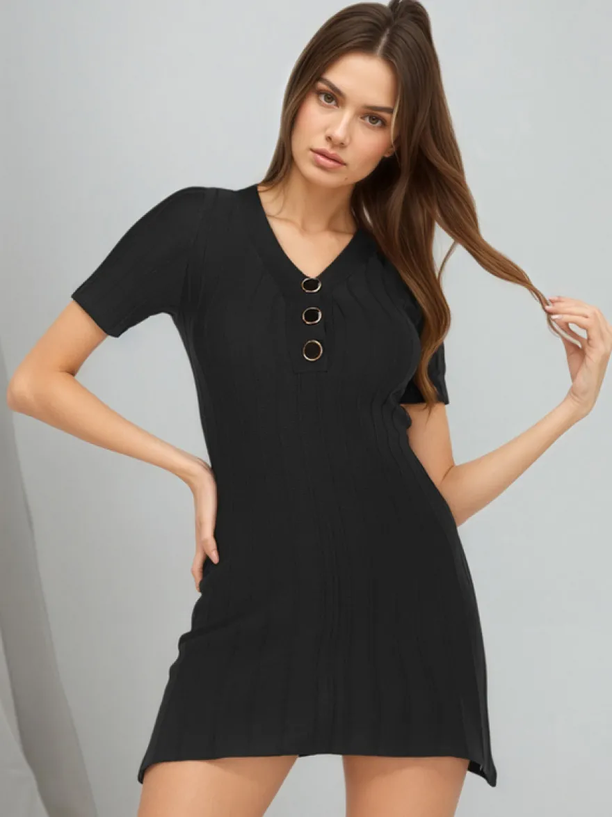 Robe moulante mini en maille boutonnée à col V et manches courtes idéale pour tous les jours.