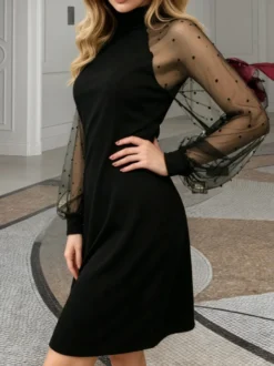 Robe moulante mini en maille pour femme confortable à col montant à pois et manches longues.