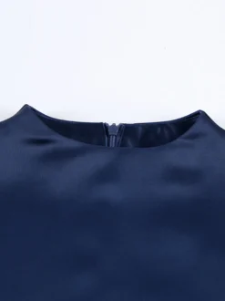Robe moulante mini à manches cape en satin et col montant pour femme 2026