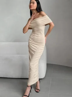 Robe moulante à épaules dénudées coupe ajustée élégante semi-formelle robe longue froncée pour femmes 2026