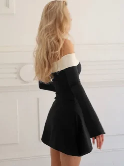 Robe noire chic à manches longues et mini bicolore épaules dénudées idéale pour un rendez-vous galant.
